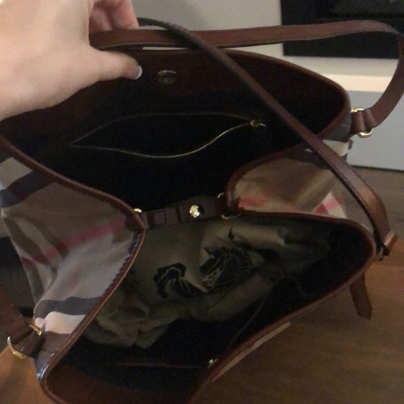 Open to offers. Burberry horseferry check tote - Picture 2 of 8